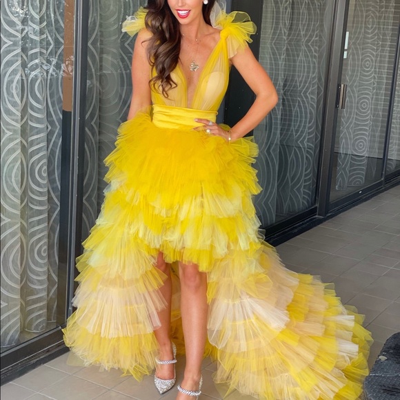 Dresses & Skirts - Yellow Tulle Gown